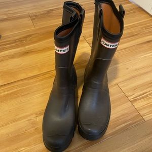 Unisex Hunter rain boots. Size 8M